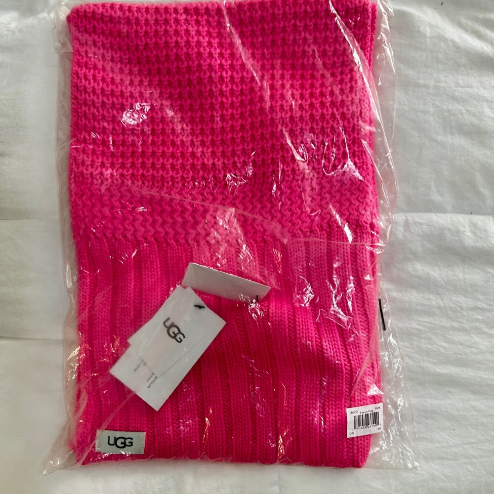 UGG French Pink scarf. NWT - Picture 7 of 7